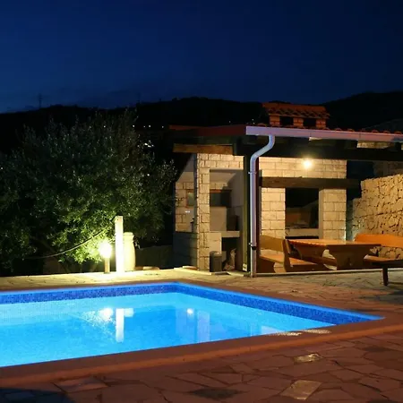 Villa Anabella Peaceful Holiday Home With Pool Klis Exterior photo