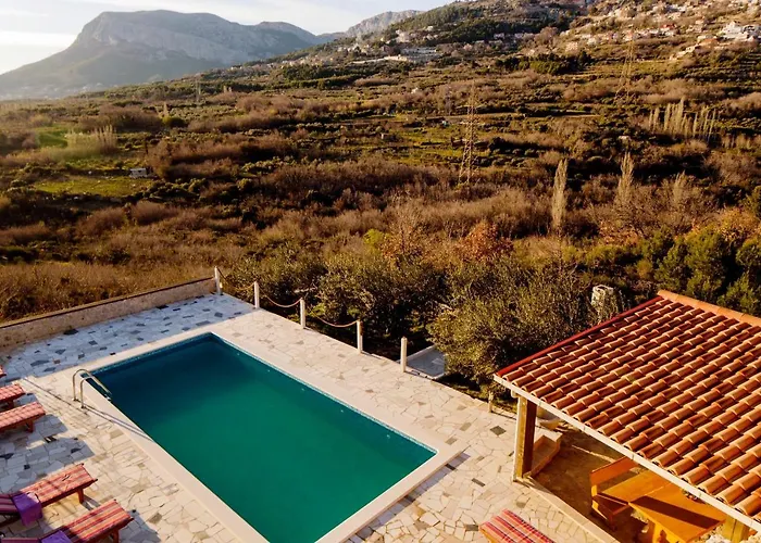 Villa Anabella Peaceful Holiday Home With Pool