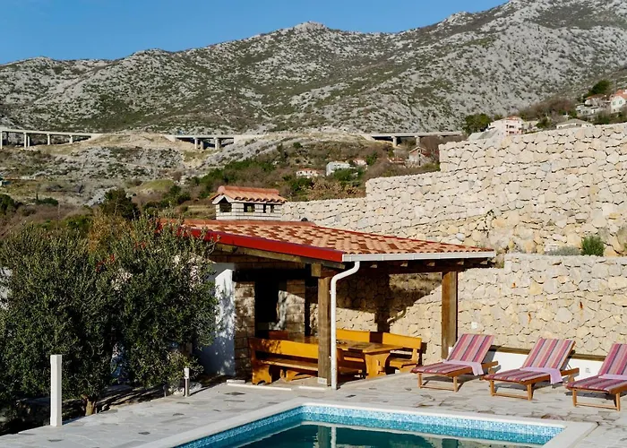 Villa Anabella Peaceful Holiday Home With Pool
