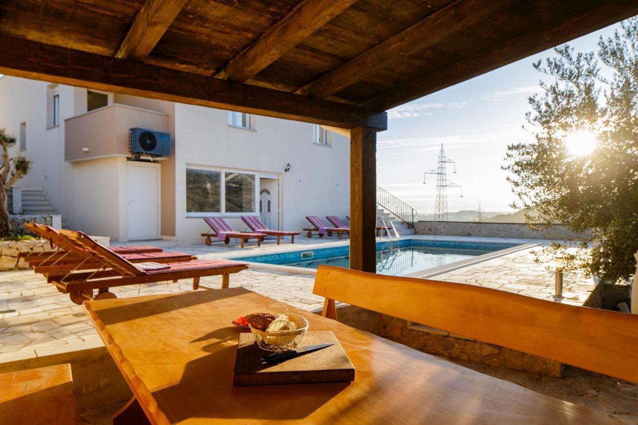 Villa Anabella Peaceful With Pool Klis