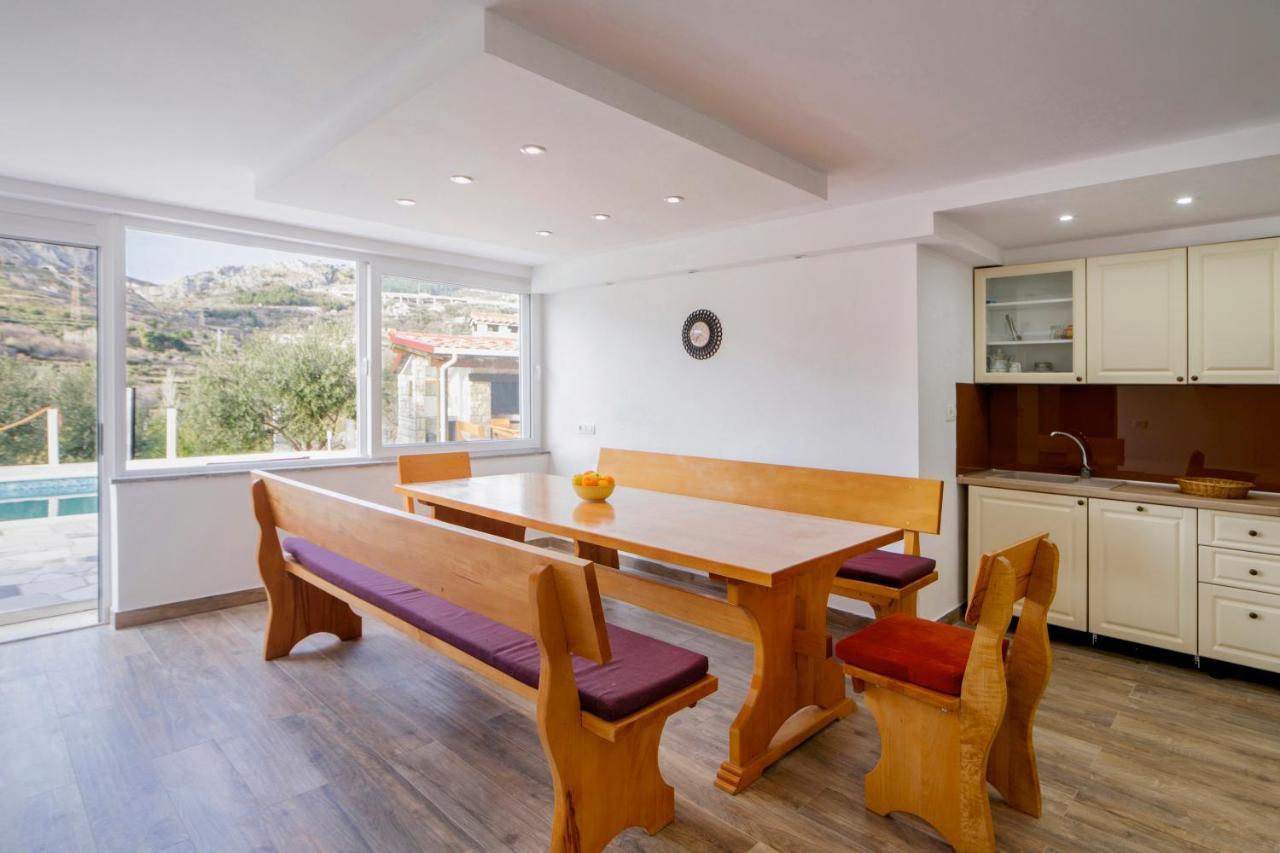 Villa Anabella Peaceful With Pool Klis