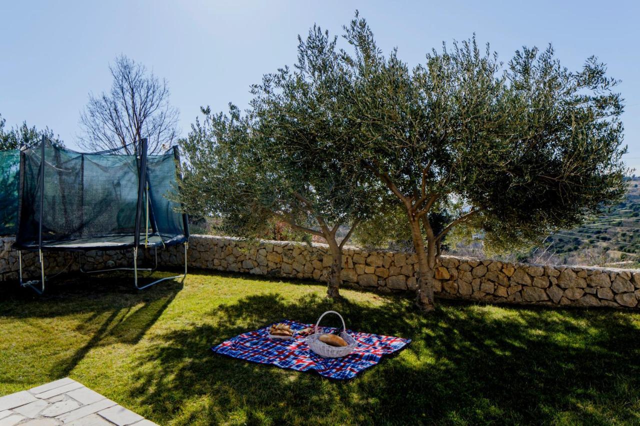 Villa Anabella Peaceful With Pool Klis