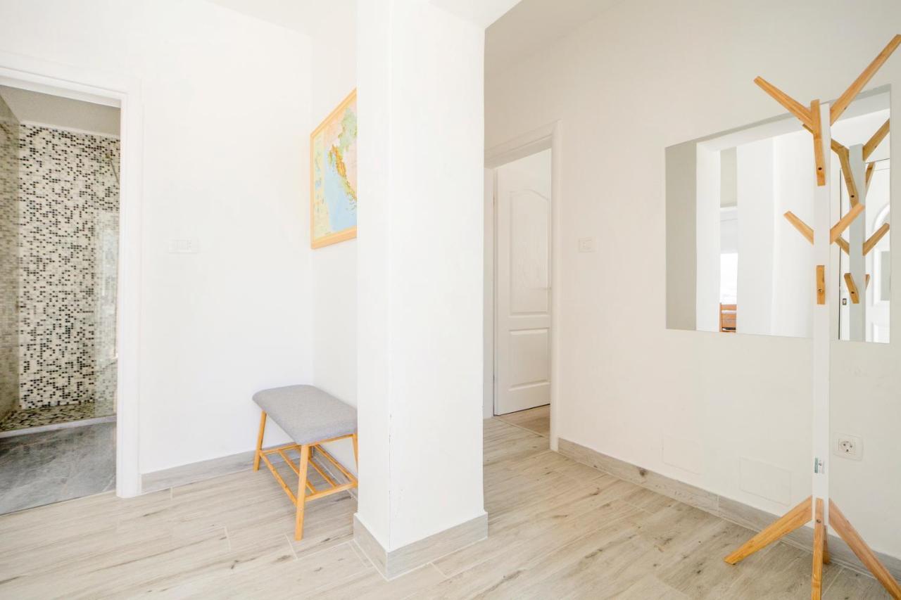 Villa Anabella Peaceful With Pool Klis
