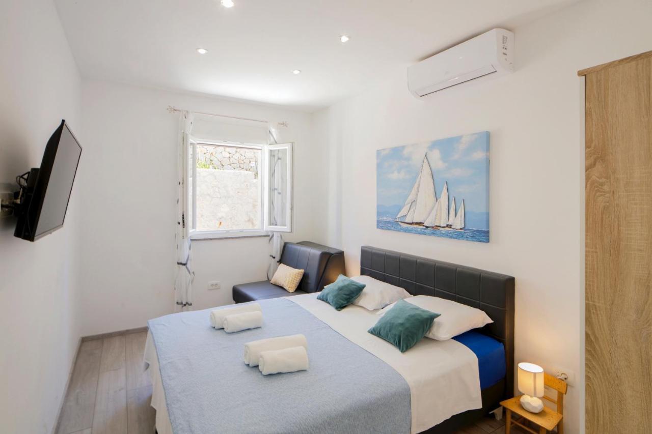 Anabella Peaceful With Pool Villa Klis