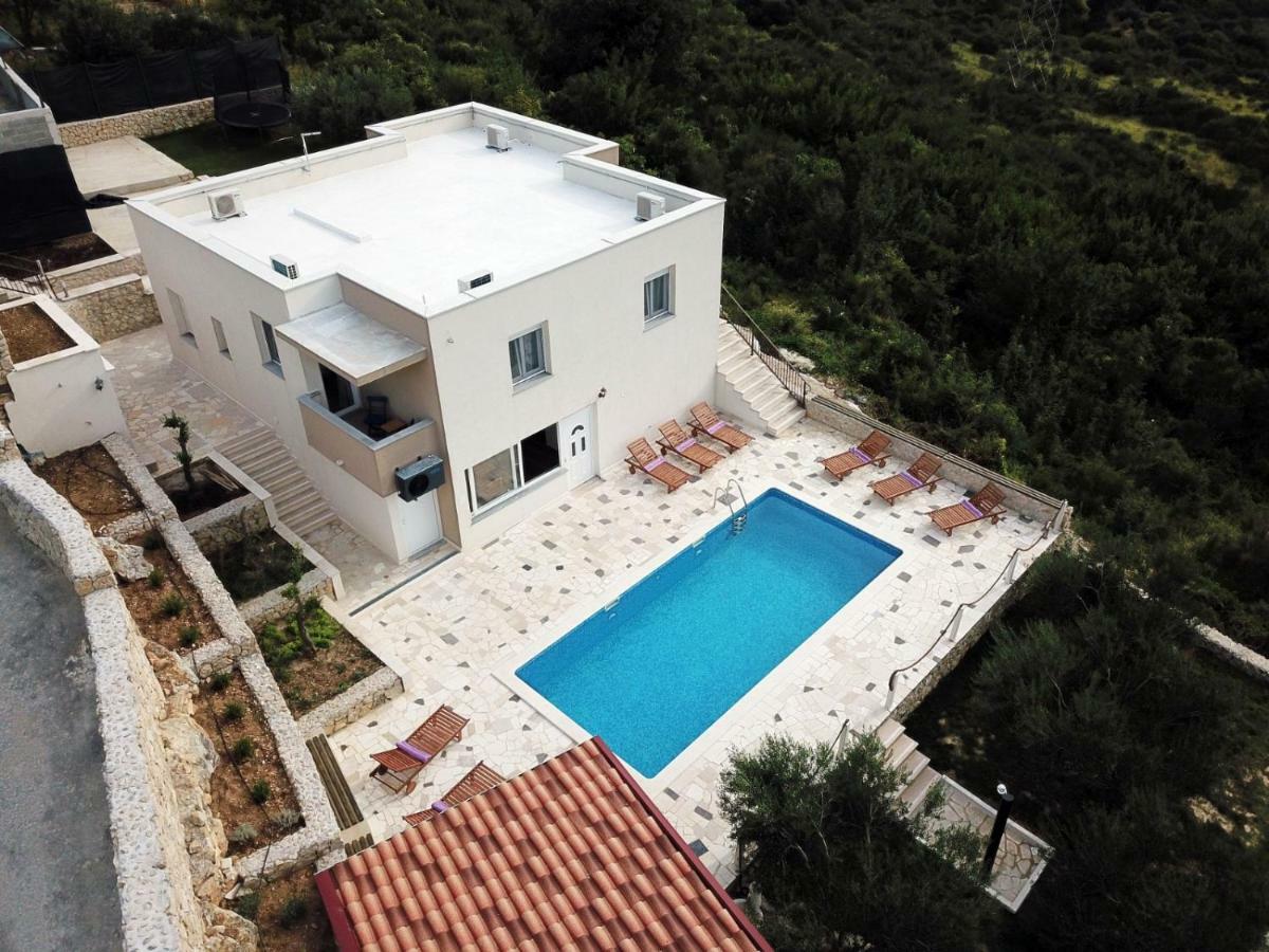 Anabella Peaceful With Pool Villa *