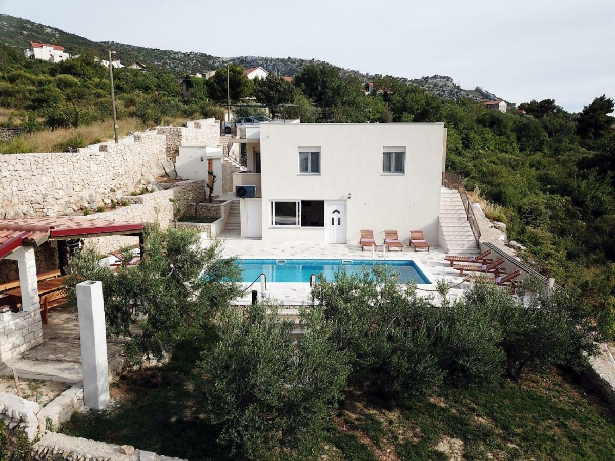 Anabella Peaceful With Pool Villa Klis