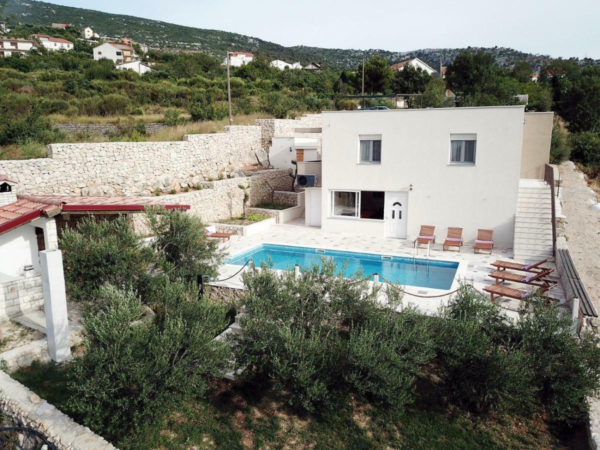 Anabella Peaceful With Pool Villa Klis